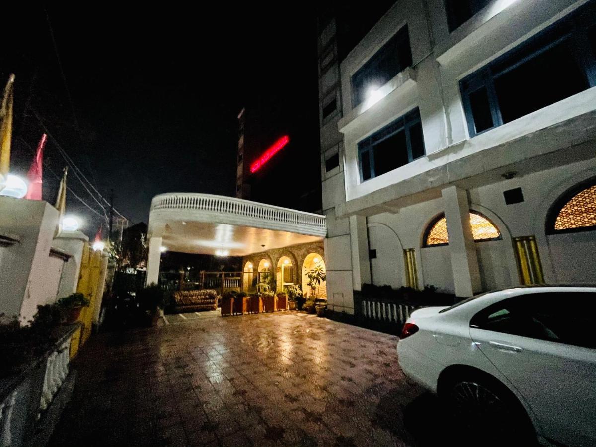 Hotel International Srinagar Extérieur photo