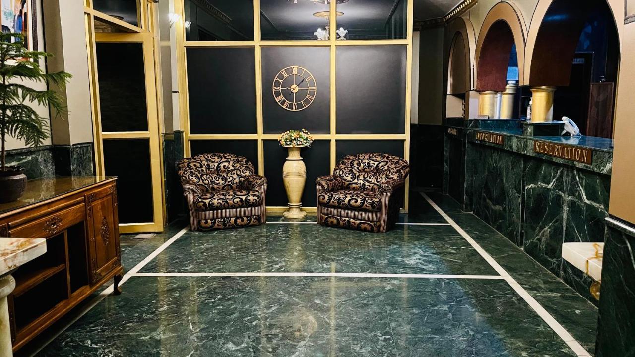 Hotel International Srinagar Extérieur photo