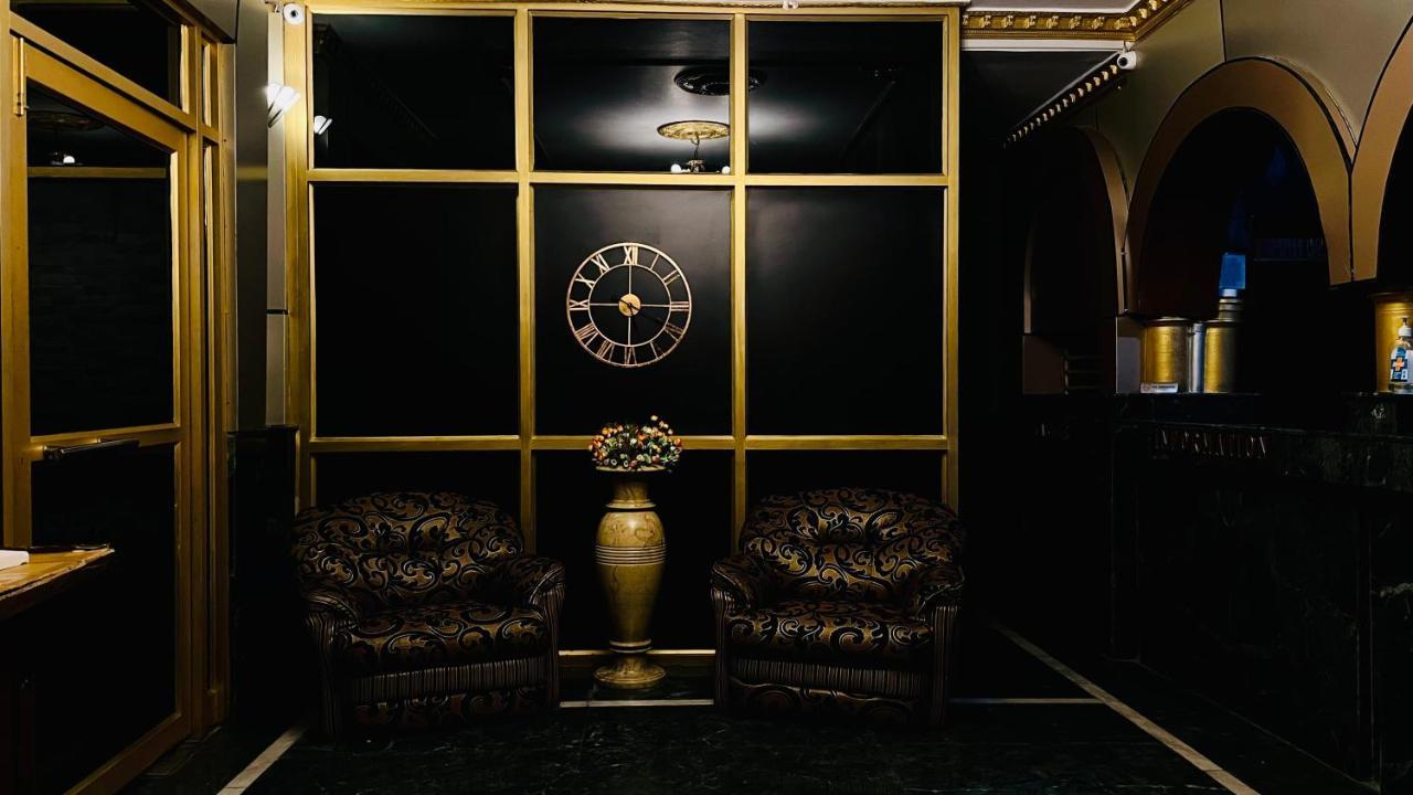 Hotel International Srinagar Extérieur photo
