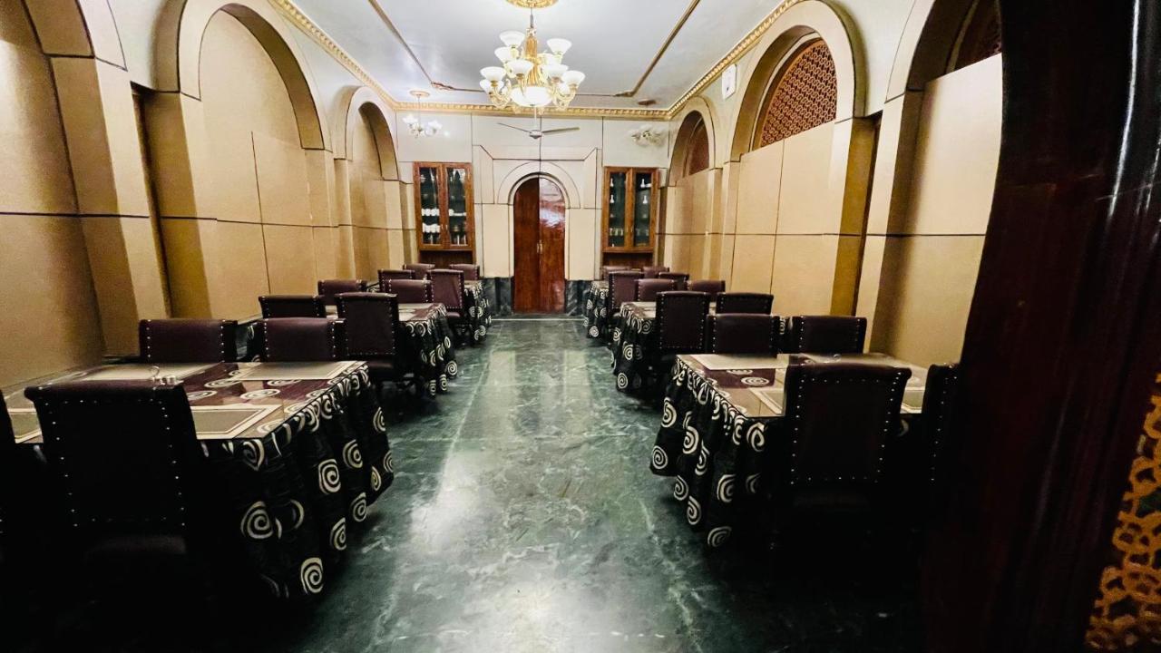 Hotel International Srinagar Extérieur photo