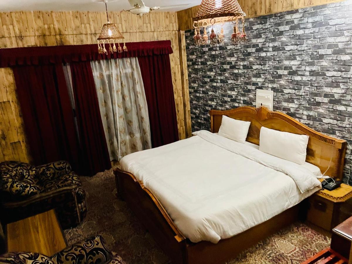 Hotel International Srinagar Extérieur photo