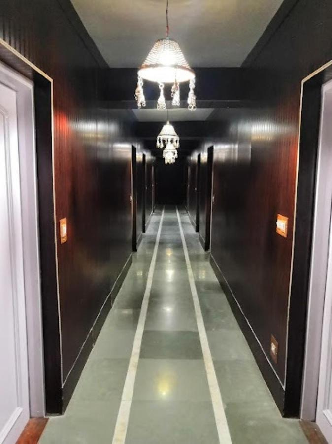 Hotel International Srinagar Extérieur photo
