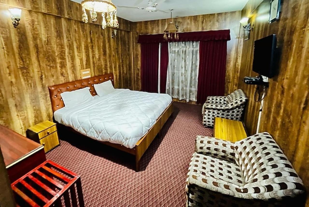 Hotel International Srinagar Extérieur photo