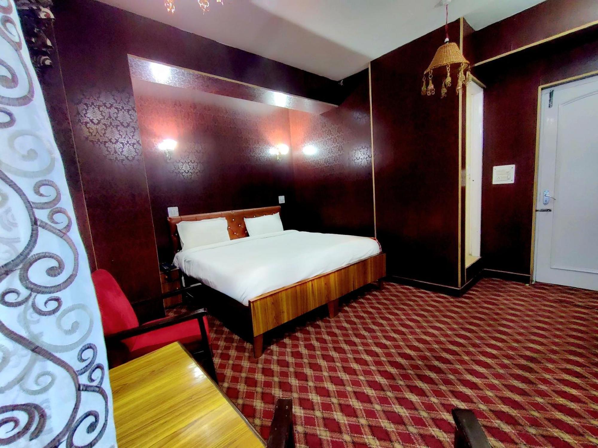 Hotel International Srinagar Extérieur photo